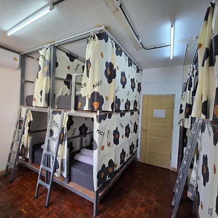 Panda Lodge Home Stay Bangkok Extérieur photo