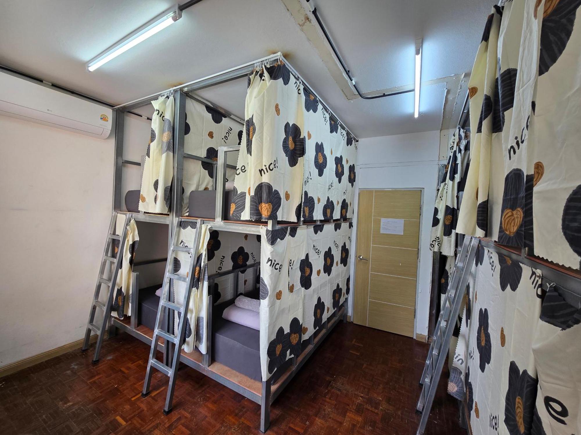 Panda Lodge Home Stay Bangkok Extérieur photo