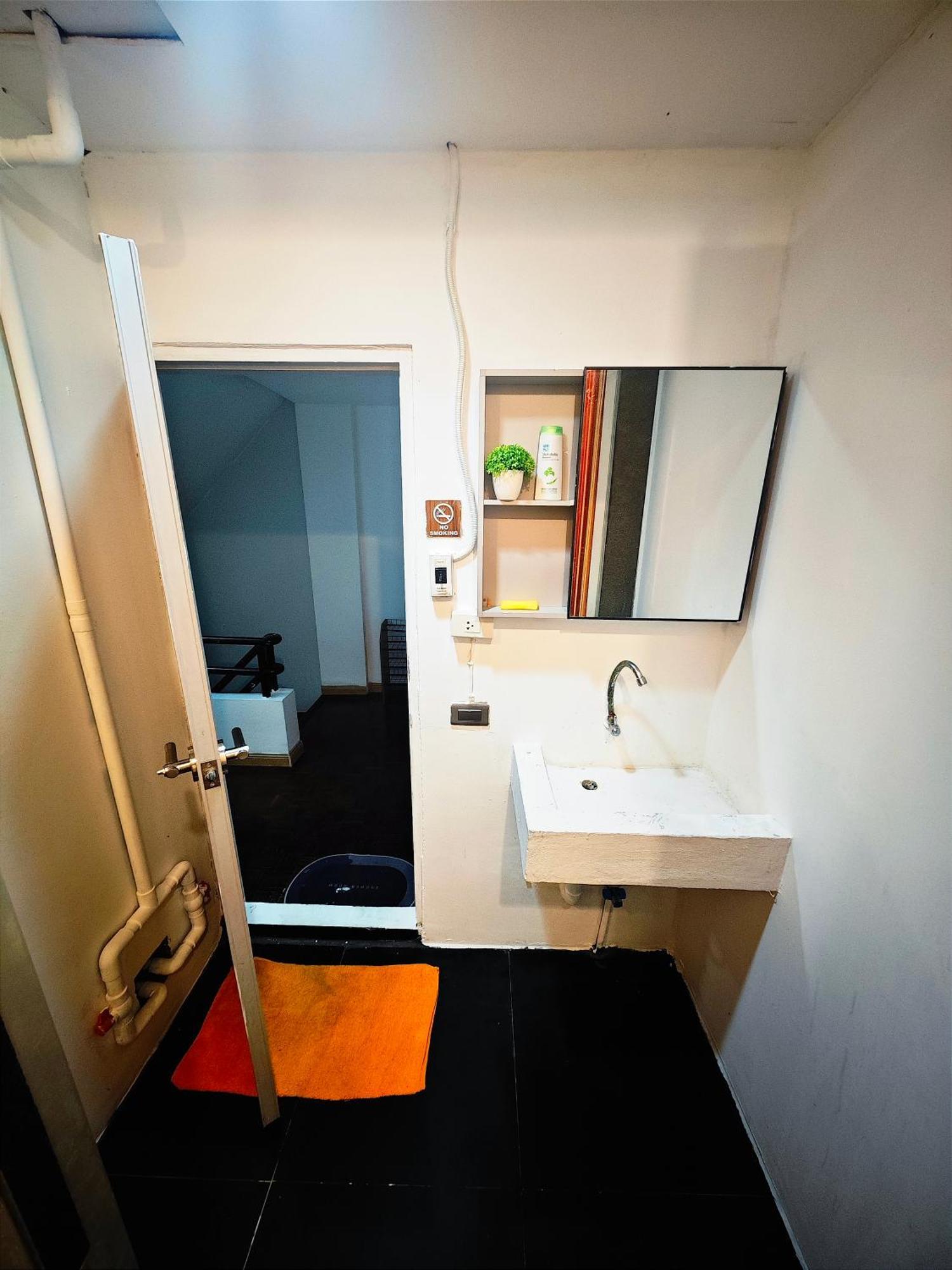 Panda Lodge Home Stay Bangkok Extérieur photo